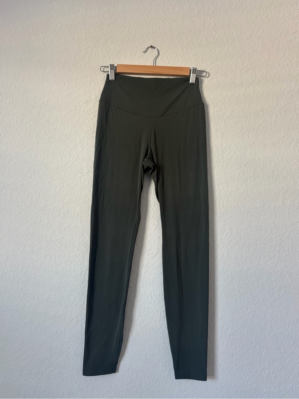OYSHO High-Rise Olive Green Stretch Leggings
